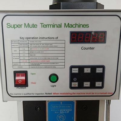 Macchina per il crimping terminale ultra-silenziosa con 30/40 mm di portata di trazione e filo 0,1-2,5 mm2
