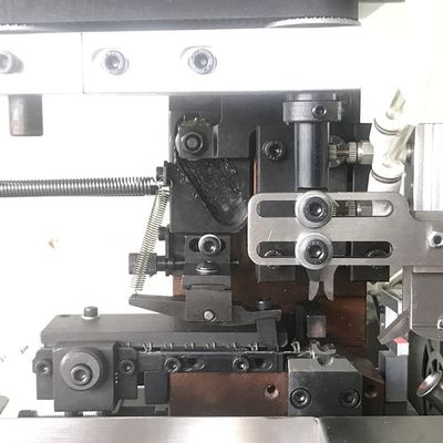 Macchine di stampaggio automatiche a testa singola
