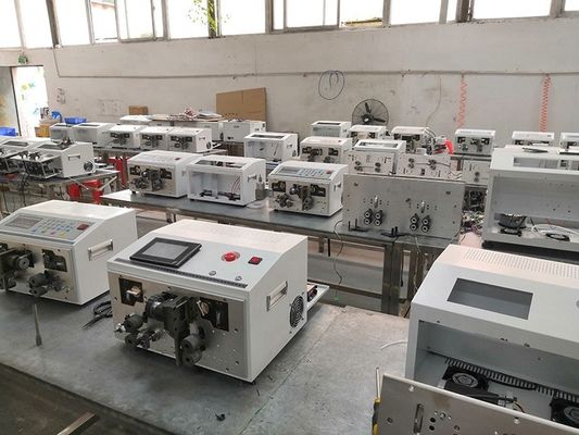 Taglio Stripping Torture filo elettrico centrale Mezza potenza cordone Strip Cable Machine