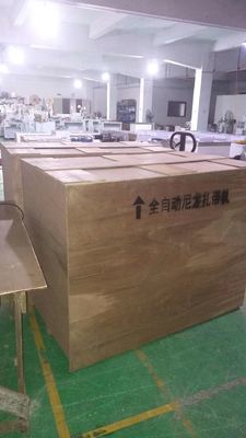 Potente terminale di filo pre-isolato Stripping Crimping Numero tubo inserimento macchina