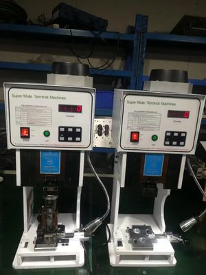 YH-09H002 JST European Flag Terminal Crimping Machine Applicator con passo di 40 mm